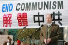 学员及各界人士在墨尔本集会谴责中共活摘器官暴行,图为调查法轮功受迫害真相委员会澳洲发言人