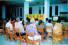 法轮大法洪传台湾台东县:法轮功学员在社区办九天班义务教功