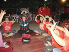 泰国法轮功学员除夕夜到曼谷沙吞路街头参加华人庆新春活动2006-1-28