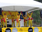 新西兰的法轮功学员参加奥克兰国际文化节腰鼓队表演2006-3-5