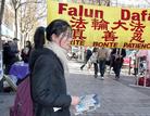 巴黎街头学员发真相材料