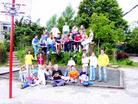 荷兰法轮功学员应邀在一所小学，介绍法轮功 2004-07-02