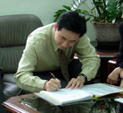 Published on 4/16/2006 向台湾宜兰县长、议长、大学讲真相（图）