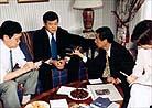 Published on 7/1999 1999年7月,李洪志师父在纽约接受日本报纸记者采访. <br>美国,纽约<br>