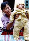 王丽萱(山东）携幼子孟昊（不满8个月）进京上访，2000年11月7日被烟台开发区驻京办事处非法关押，并于当日双双被迫害致死。年仅27岁