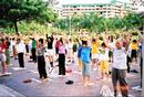 新加坡法轮功学员庆祝首届“世界法轮大法日”2000-05-13