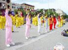 Published on 5/14/2002 加州湾区弟子盛大游行庆佳节(图文)
