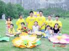 Published on 5/17/2002 图片：亚特兰大市小弟子庆祝世界法轮大法日