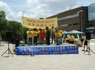 Published on 5/17/2002 佛罗里达大法弟子庆祝世界法轮大法日(图)