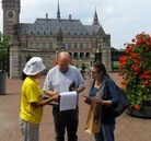 ���ֹ�,�ں������ʷ�ͥ��ǰ�㳡��¶�й��Ⱥ� ����������
