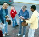 Published on 1/2/2004 ������ط��ֹ�ѧԱ����Ⱥ������ĳ������Ӳ岥�ߣ�ͼ��
