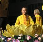 Published on 11/12/2004 		���ֹ�ѧԱ�״βμ�ŦԼ�ϱ��������ܻ�ӭ��ͼ��
