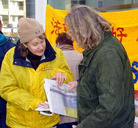 Published on 2/1/2006 ͼƬ�������������ֹ�ѧԱ�͵��ػ���������ӭ�й�����