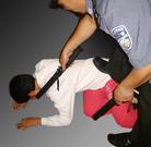 Published on 9/13/2004 		������ɽ����Ժ�Ⱥ��ֶ�---�񾯶ӳ�κĳ�ýŲ��ڷ��ֹ�ѧԱ���������õ�������ϰ������ð����۾��ϡ�