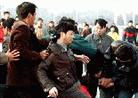 Published on 8/20/2000 大法弟子在天安门广场被捕